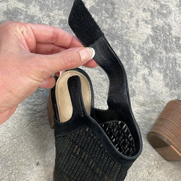Vince Camuto Keannie Sandals Laser Cut Open Toe Stacked Heel Black Sz 8.5 - Picture 11 of 13